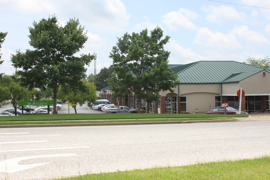 More Photos Of 2328 S College St, Auburn Storefront For Sale