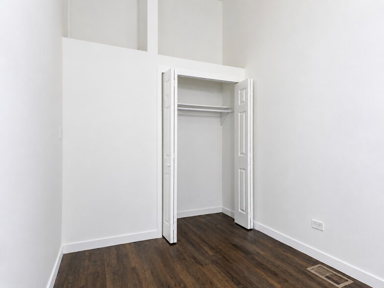 More Photos Of 8714 S Commercial Ave, Chicago Apartments For Sale