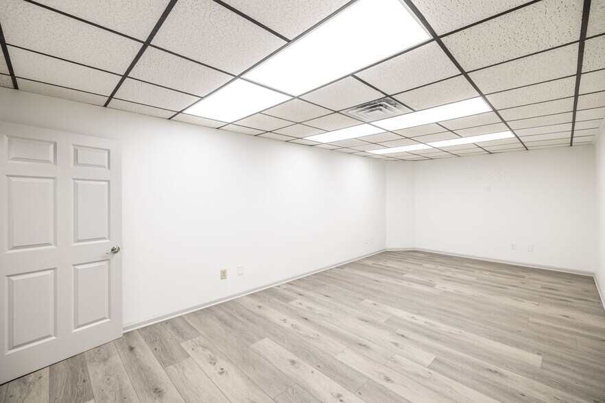 More Photos Of 363 W Main St, Hendersonville Light Distribution For Lease