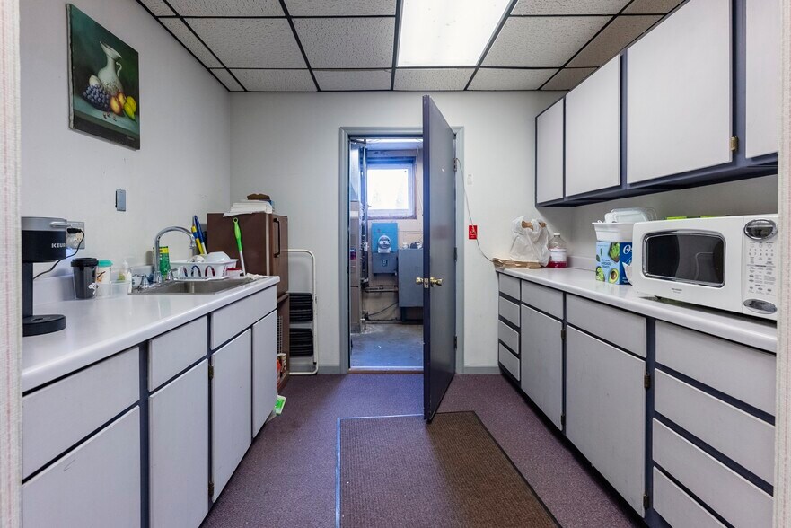 More Photos Of 447 Broadway, Ulster Park Office For Sale