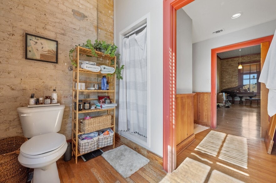 More Photos Of 709 Chestnut St, Bastrop Storefront Retail Residential For Sale