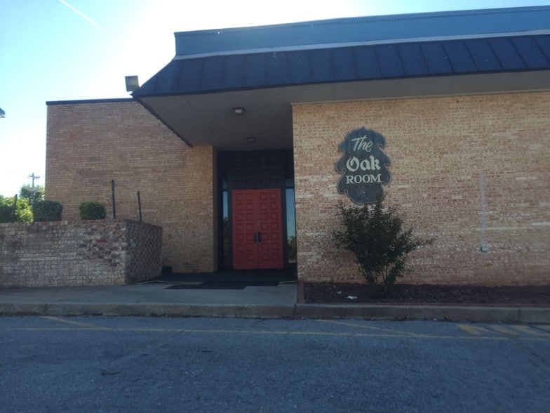 More Photos Of 5405 N Lincoln Blvd, Oklahoma City Hotel For Sale