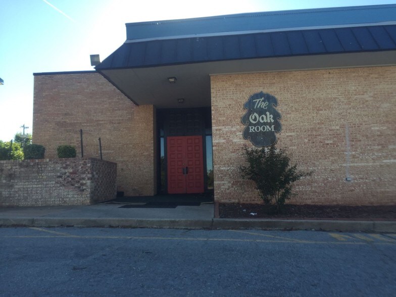 More Photos Of 5405 N Lincoln Blvd, Oklahoma City Hotel For Sale