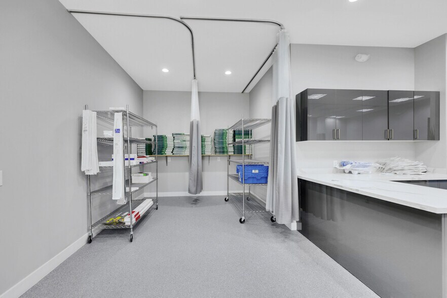 More Photos Of 375 N Stephanie St, Henderson Medical For Sale