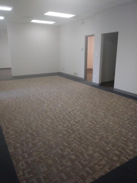 More Photos Of 498 Inman Ave, Colonia Office For Lease
