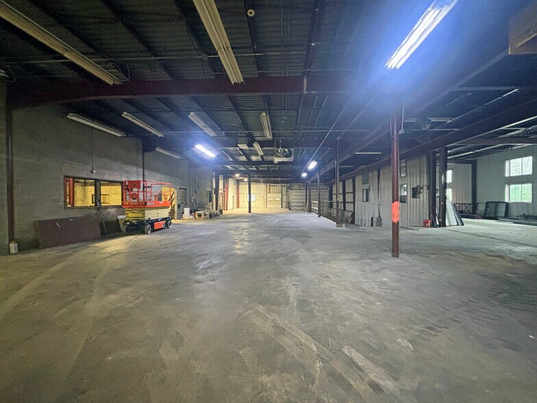 More Photos Of 340 Commerce Way, Pembroke Manufacturing For Sale