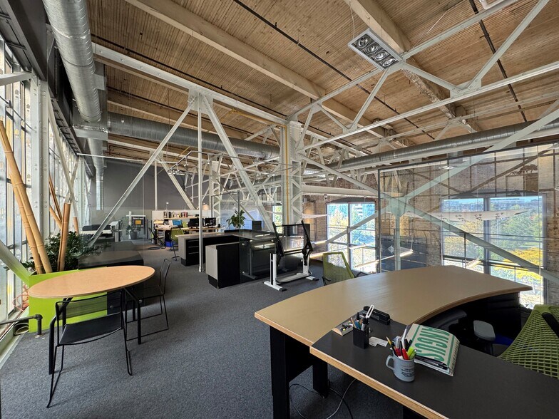More Photos Of 2600 Rue William Tremblay, Montréal Loft Creative Space For Lease