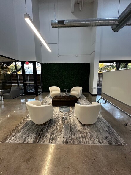 More Photos Of 2214 Braker Ln, Austin Distribution For Lease