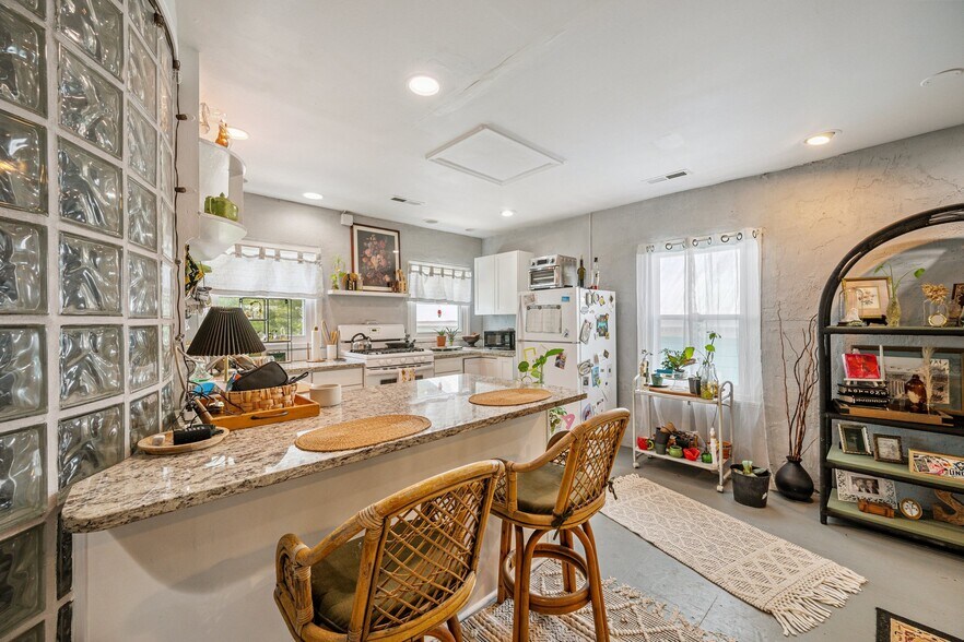 More Photos Of 315-317 Castle St, Wilmington General Retail For Sale