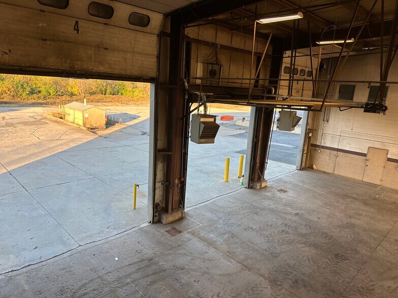 More Photos Of 5102 Beekmantown Dr, Whitehall Warehouse For Lease