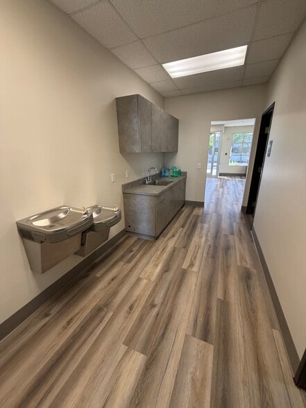 More Photos Of 7910 N Glen Harbor Blvd, Glendale Unknown For Lease