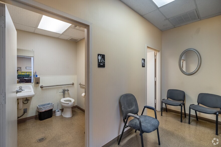 More Photos Of 2321 W Pioneer Pky, Pantego Industrial For Sale