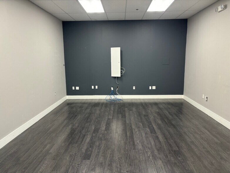 More Photos Of 10380 W State Road 84, Davie Showroom For Lease
