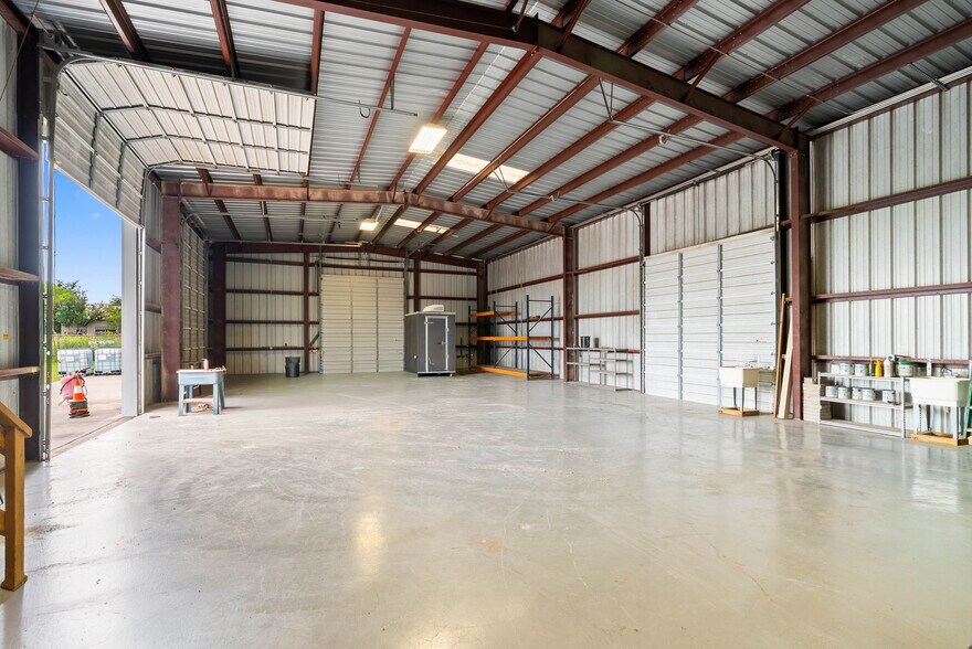 More Photos Of 2404 N US Highway 281, Alice Flex For Lease
