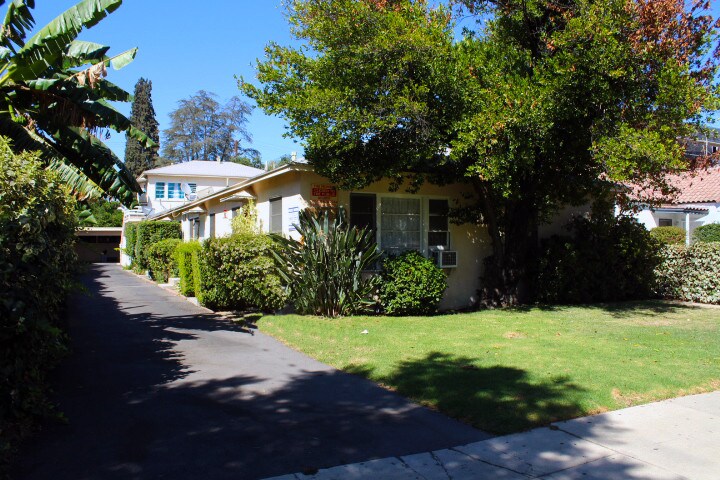 More Photos Of 14121-14123 1/2 Sylvan St, Van Nuys Apartments For Sale