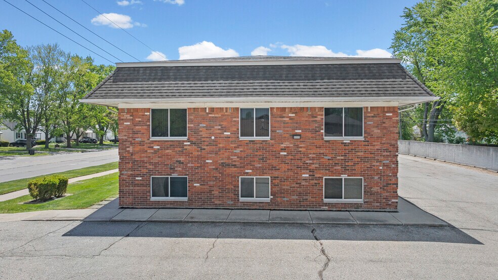 More Photos Of 28475 Greenfield Rd, Southfield Office For Sale