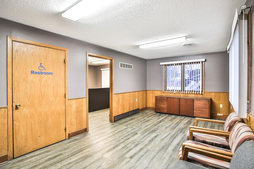 More Photos Of 316 S Highway Ave, Blooming Prairie Light Manufacturing For Sale