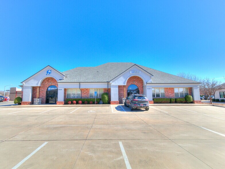 More Photos Of 901-909 Wall St, Norman Office For Lease