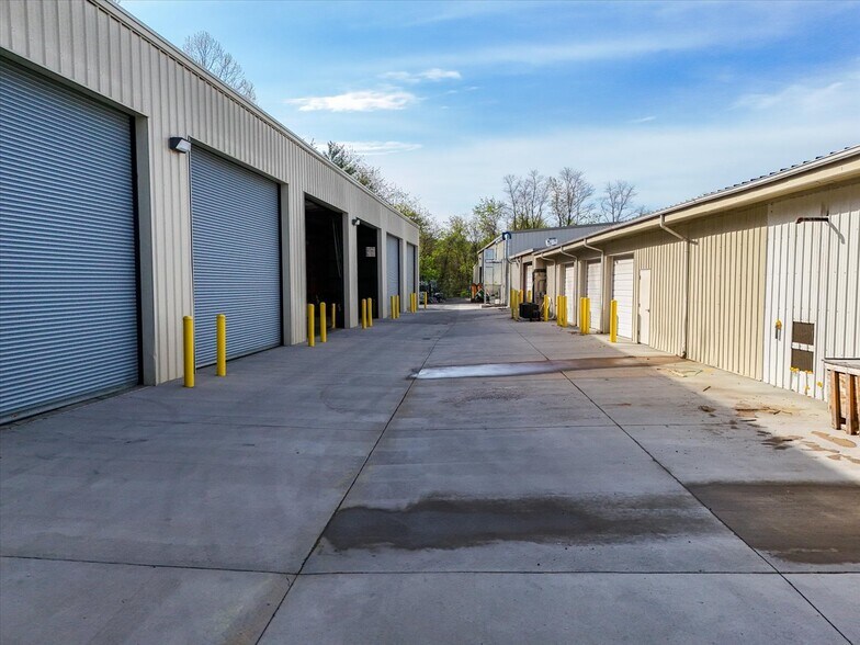 More Photos Of 103 Duncan Ln, Radford Distribution For Lease