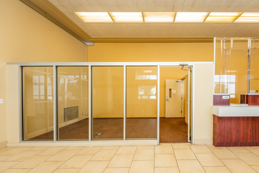 More Photos Of 130 N Ridgewood Ave, Daytona Beach Office For Sale