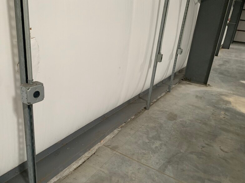 More Photos Of 221 Progress Pky, Franklin Warehouse For Lease