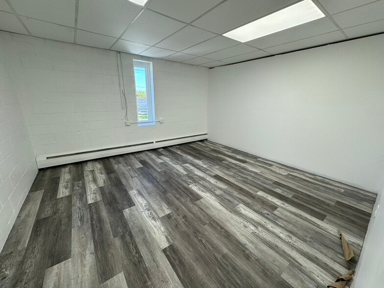 More Photos Of 357 Cottage St, Springfield Warehouse For Lease