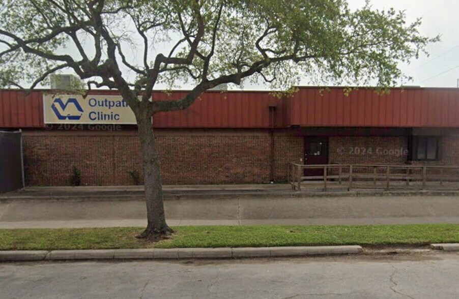 More Photos Of 3828 Avenue N, Galveston Hospital For Lease