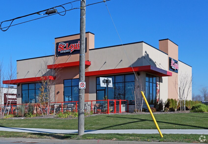 Primary Photo Of 300 Fourth Ave, St Catharines Restaurant For Lease