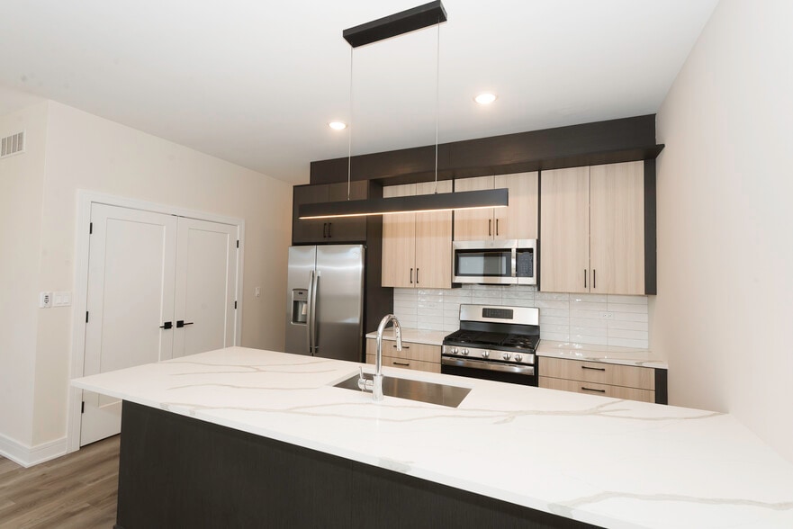 More Photos Of 3762 S Indiana Ave, Chicago Apartments For Sale
