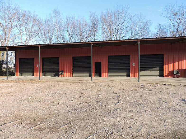 More Photos Of 920 W Mason St, Mabank Manufacturing For Sale