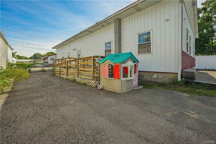 More Photos Of 6115 1st St, Newfane Office For Sale