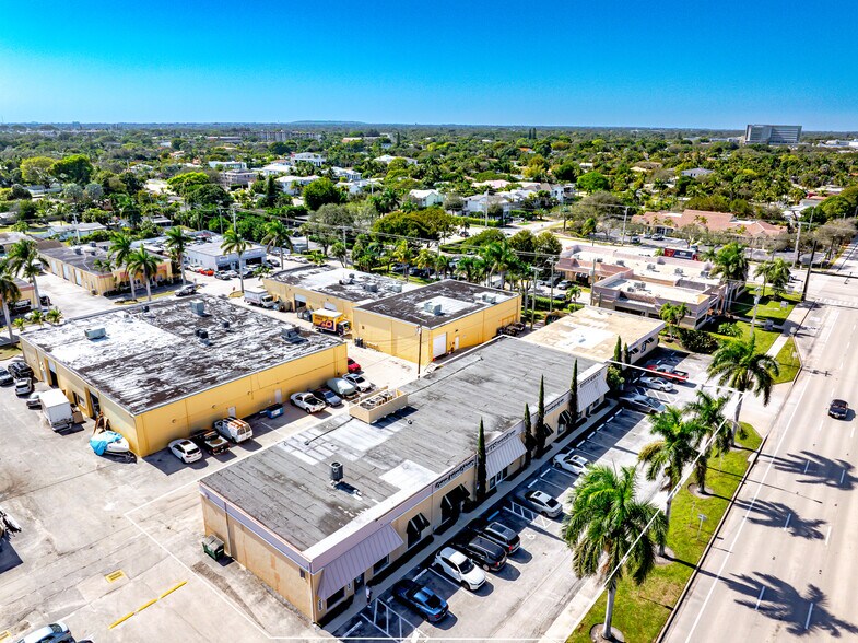 More Photos Of 174-180 Glades Rd, Boca Raton Light Distribution For Lease
