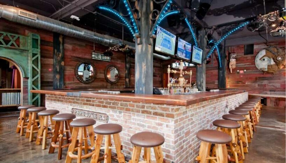More Photos Of 25 Wall St, Orlando Bar For Lease
