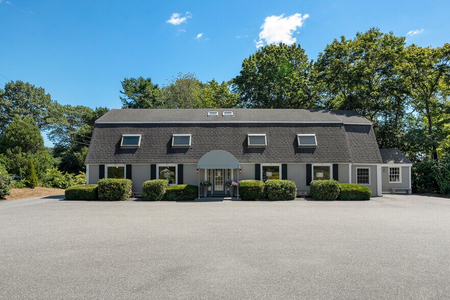 More Photos Of 2049 Post Rd, Wells Storefront Retail Office For Lease