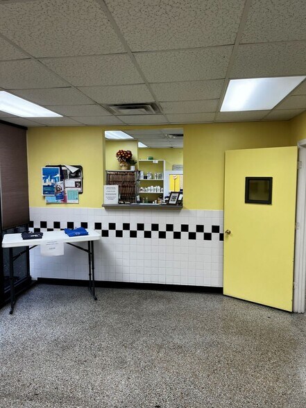 More Photos Of 3941 Central Ave, Louisville Freestanding For Sale