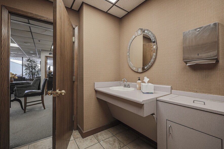 More Photos Of 2005-2007 W 103rd Ter, Leawood Service For Sale