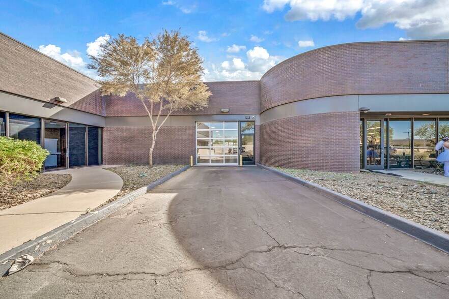 More Photos Of 14505 N Hayden Rd, Scottsdale Light Distribution For Lease