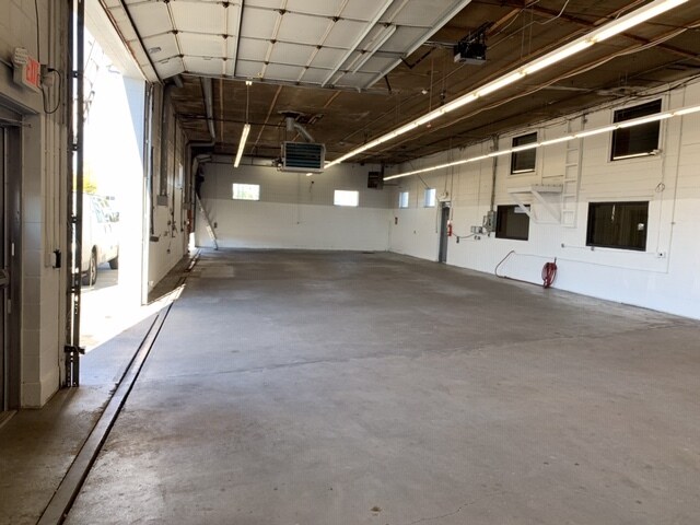 More Photos Of 2329 Post Rd, Warwick Auto Repair For Sale