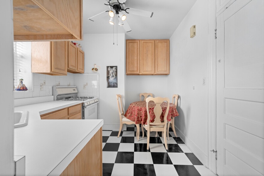 More Photos Of 3172 44th St, Astoria Multifamily For Sale