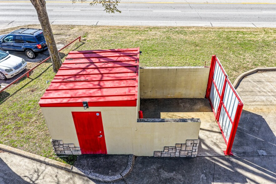 More Photos Of 1014 W Moore Ave, Terrell Restaurant For Sale