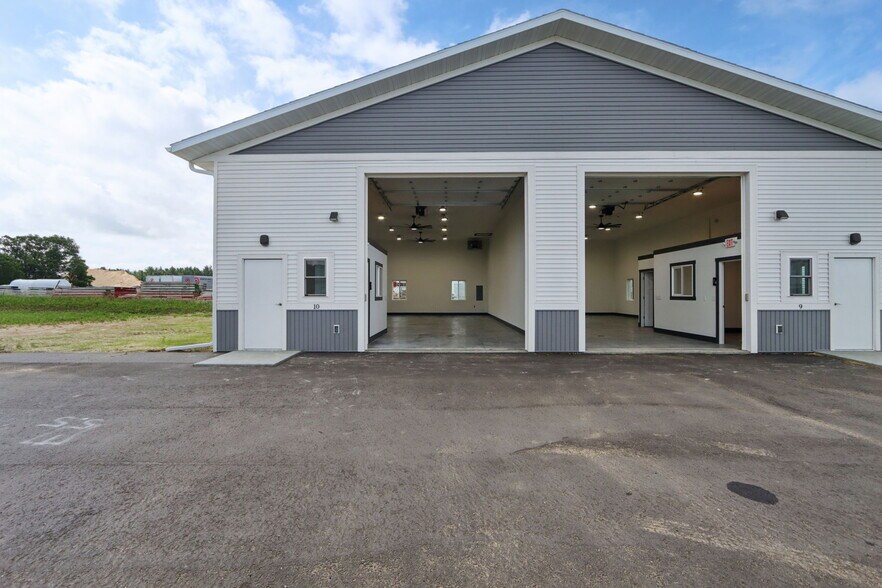 More Photos Of 407 Wengel dr, Reedsburg Light Manufacturing For Lease