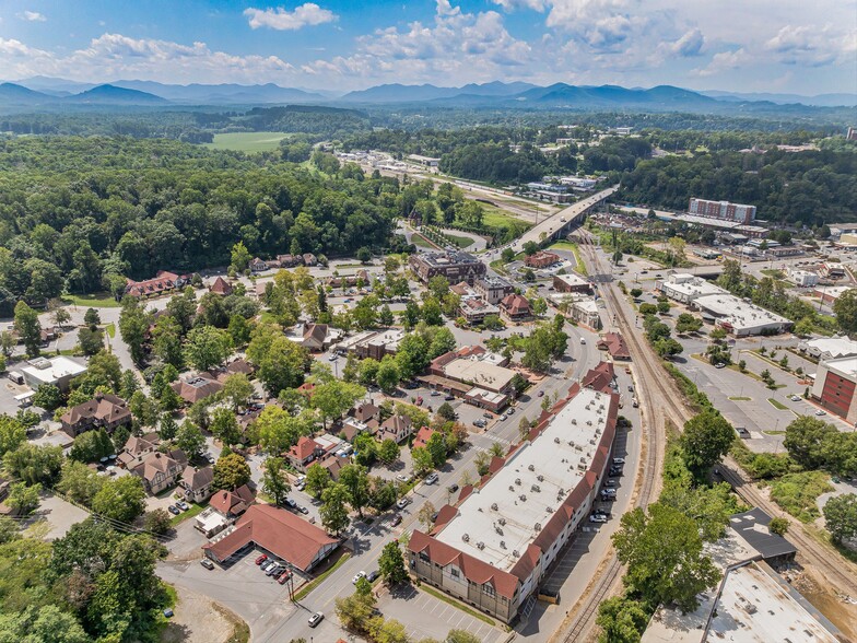 More Photos Of 10 Biltmore Plz, Asheville Restaurant For Lease