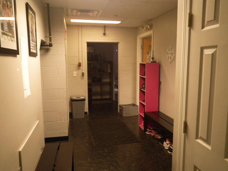 More Photos Of 30 Woodrock Rd, Weymouth Warehouse For Lease