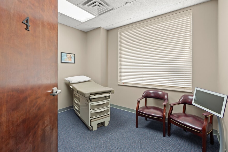 More Photos Of 600 W Salisbury St, Asheboro Medical For Lease