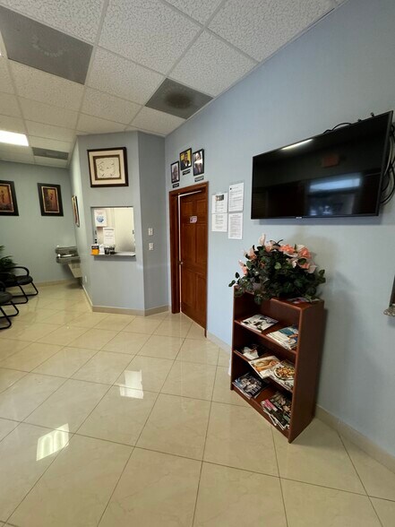 More Photos Of 1741-1759 N University Dr, Pembroke Pines Storefront Retail Office For Sale