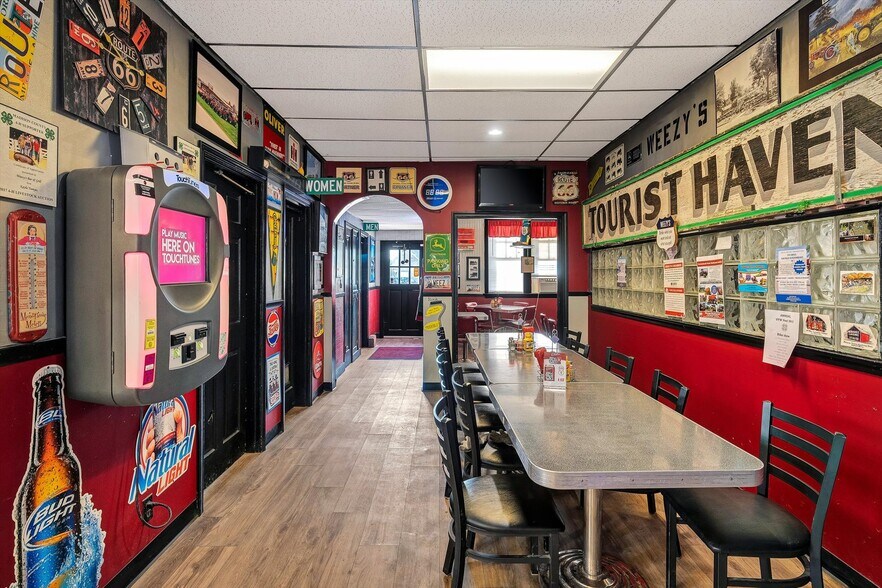 More Photos Of 108 S Old US Route 66, Hamel Restaurant For Sale