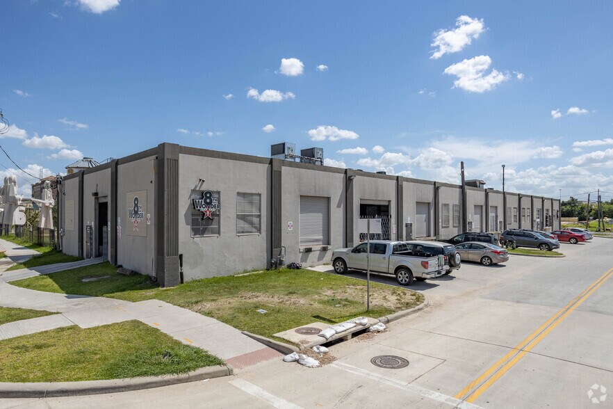 More Photos Of 2202 Dallas St, Houston Warehouse For Lease