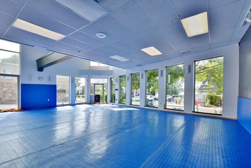 More Photos Of 37 Rue Sainte-Anne, Ste-Anne-de-Bellevue Storefront Retail Residential For Sale