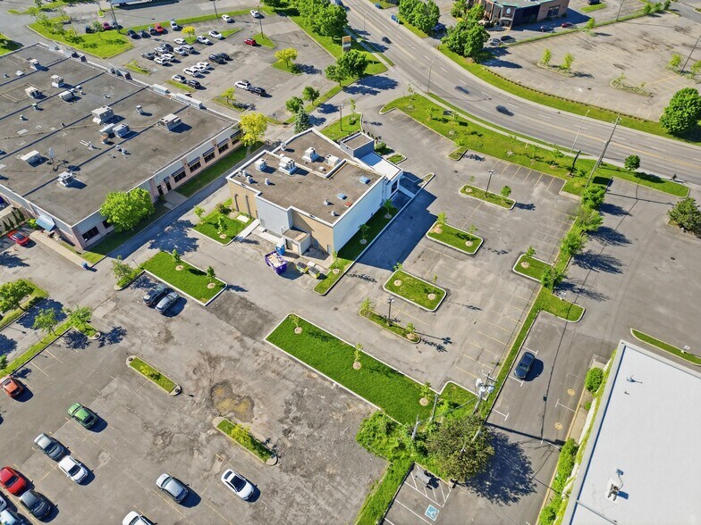 More Photos Of 1165 Rue Volta, Boucherville Restaurant For Lease