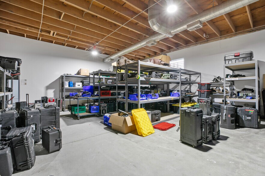 More Photos Of 1604 Venice Blvd, Los Angeles Showroom For Lease